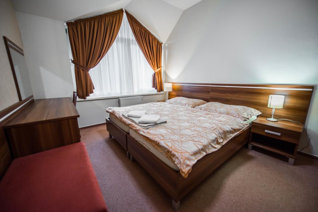 Plejsy Hotel Krompachy Esterno foto