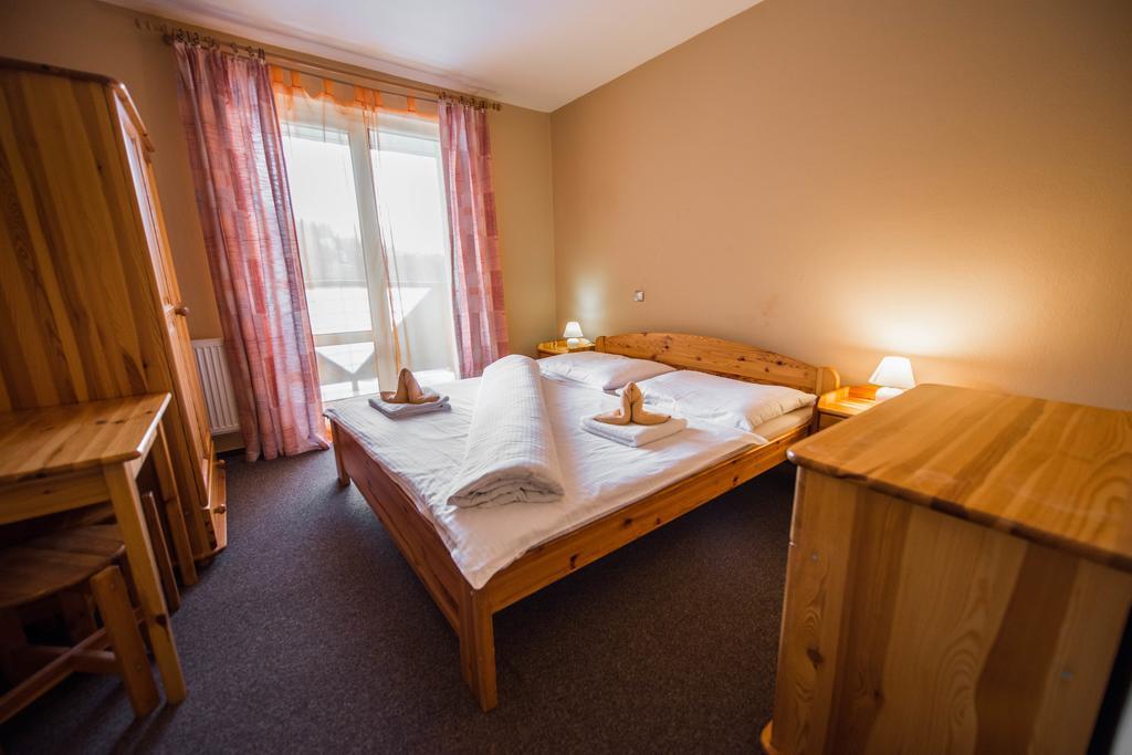 Plejsy Hotel Krompachy Esterno foto